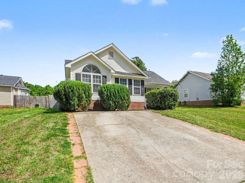 3744 Capps Hill Drive, Charlotte, NC 28216.  MLS# CAR4371756, YatesRealty ID 14203. 
