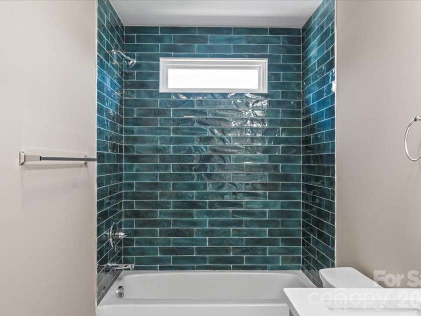 1033 12th Avenue Drive, Hickory, NC 28601.  MLS# CAR4372272, YatesRealty ID 14206. 