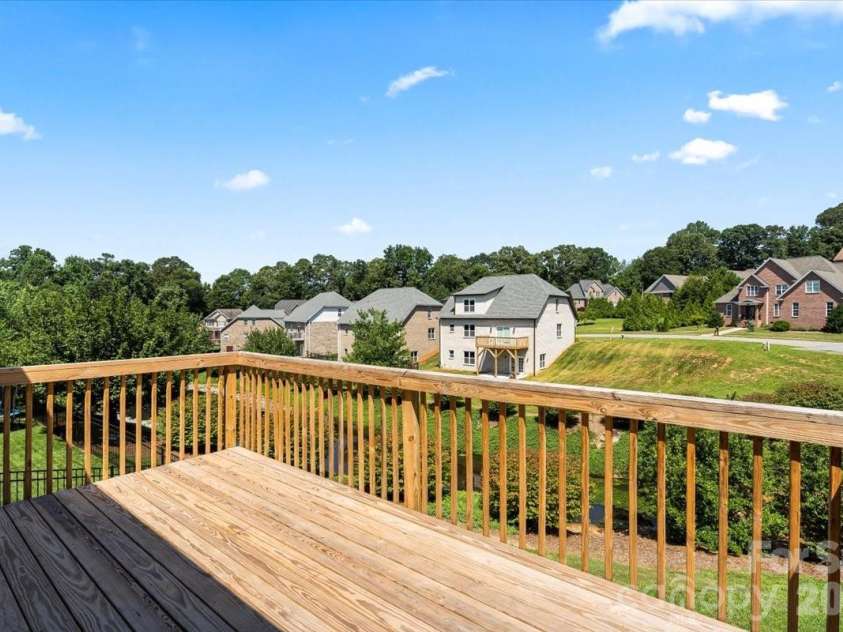 1033 12th Avenue Drive, Hickory, NC 28601.  MLS# CAR4372272, YatesRealty ID 14206. 