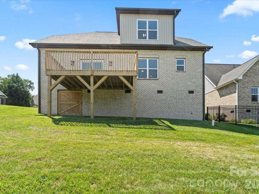 1033 12th Avenue Drive, Hickory, NC 28601.  MLS# CAR4372272, YatesRealty ID 14206. 