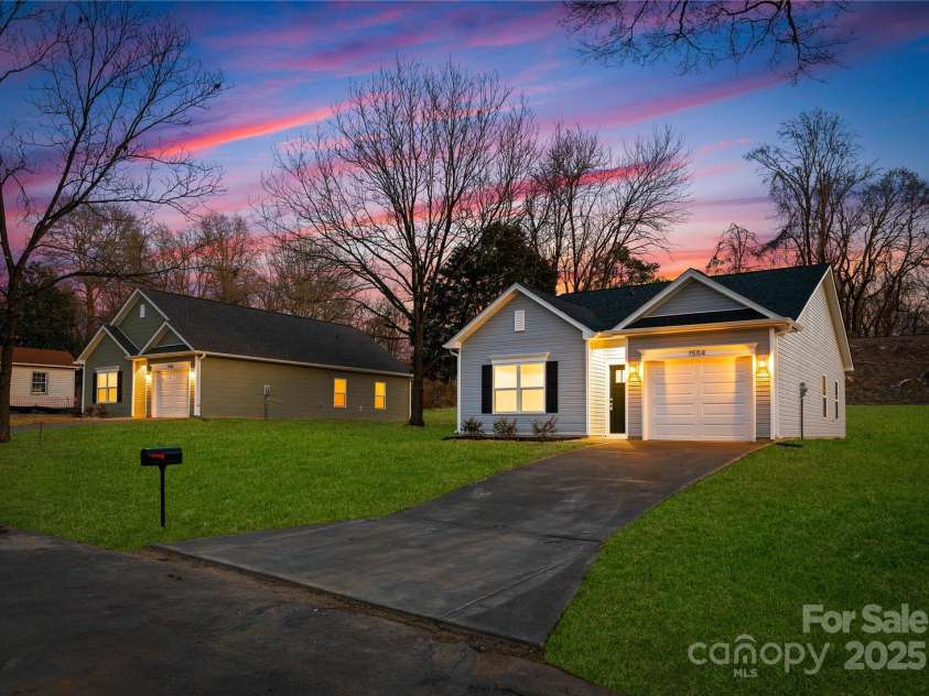 1129 Thayer Glen Court, Charlotte, NC 28213.  MLS# CAR4258868, YatesRealty ID 14208. Representation
