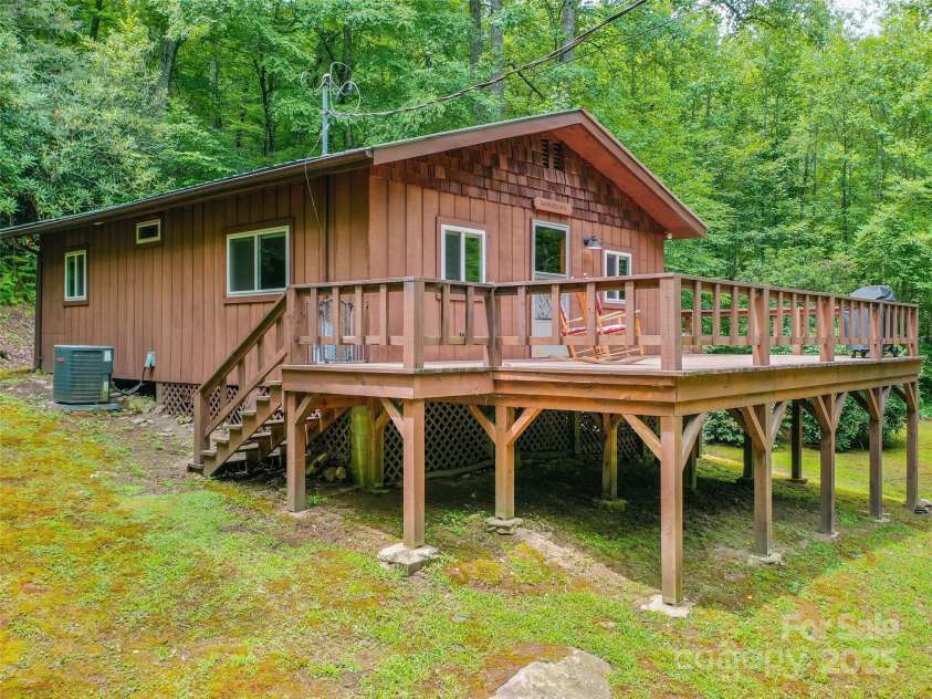 179 Serendipity Cove Road, Hendersonville, NC 28792.  MLS# CAR4237649, YatesRealty ID 14209. 