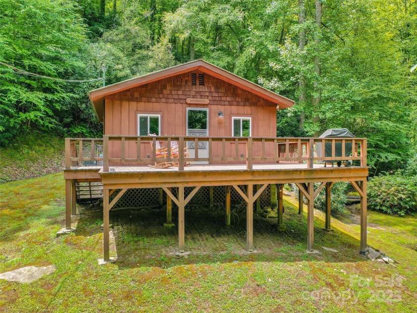 179 Serendipity Cove Road, Hendersonville, NC 28792.  MLS# CAR4237649, YatesRealty ID 14209. 