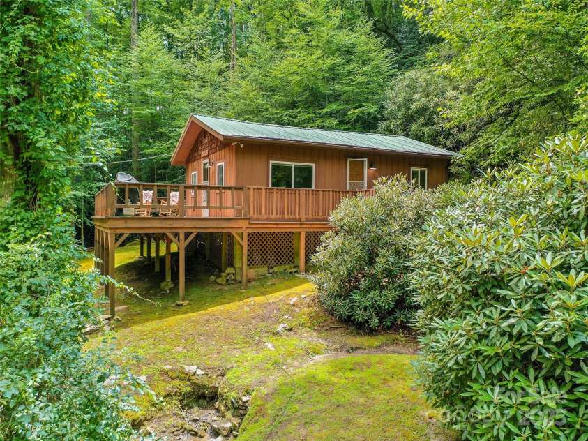 179 Serendipity Cove Road, Hendersonville, NC 28792.  MLS# CAR4237649, YatesRealty ID 14209. 