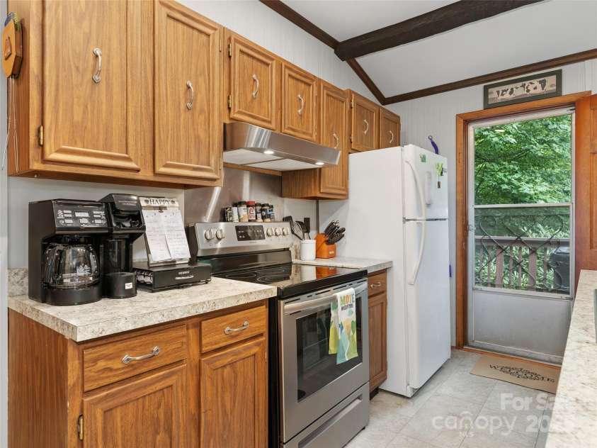 179 Serendipity Cove Road, Hendersonville, NC 28792.  MLS# CAR4237649, YatesRealty ID 14209. 