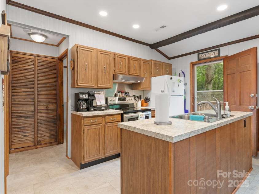 179 Serendipity Cove Road, Hendersonville, NC 28792.  MLS# CAR4237649, YatesRealty ID 14209. 