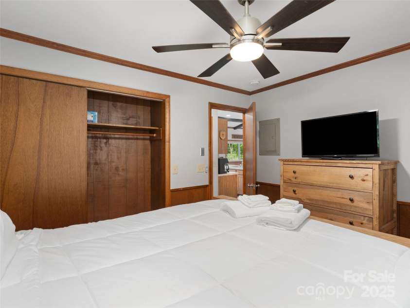 179 Serendipity Cove Road, Hendersonville, NC 28792.  MLS# CAR4237649, YatesRealty ID 14209. 