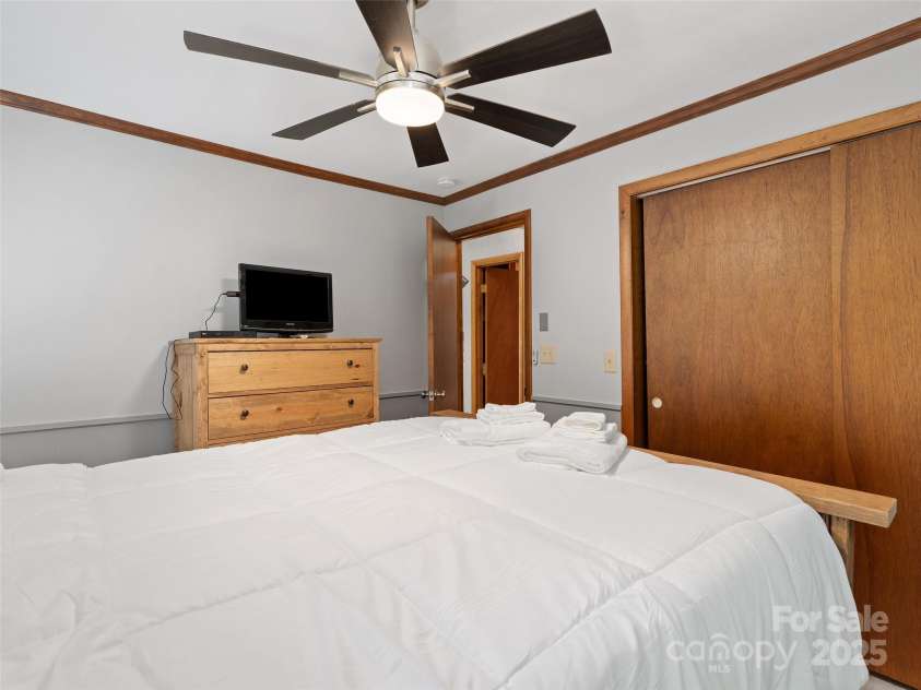 179 Serendipity Cove Road, Hendersonville, NC 28792.  MLS# CAR4237649, YatesRealty ID 14209. 