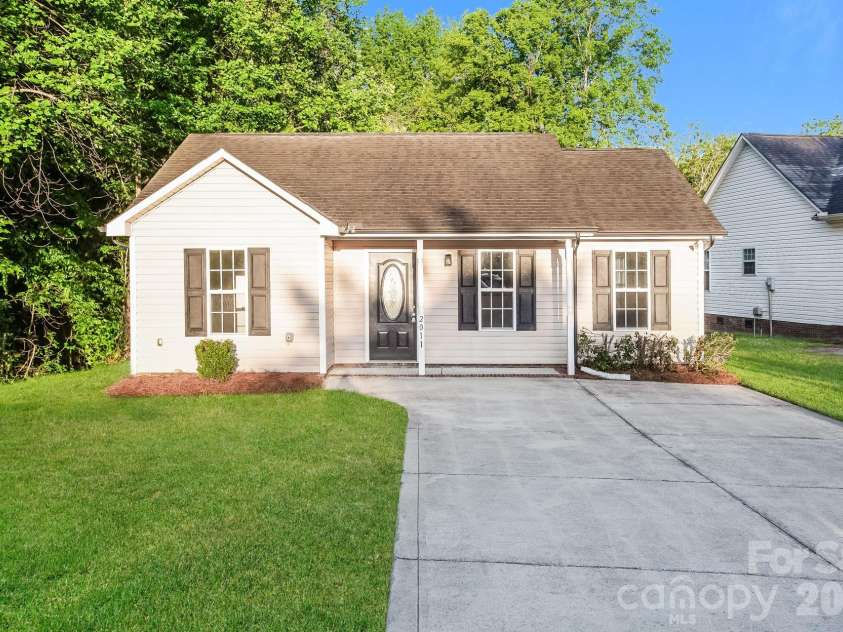2011 Samantha Drive, Kannapolis, NC 28083.  MLS# CAR4370123, YatesRealty ID 14209. 