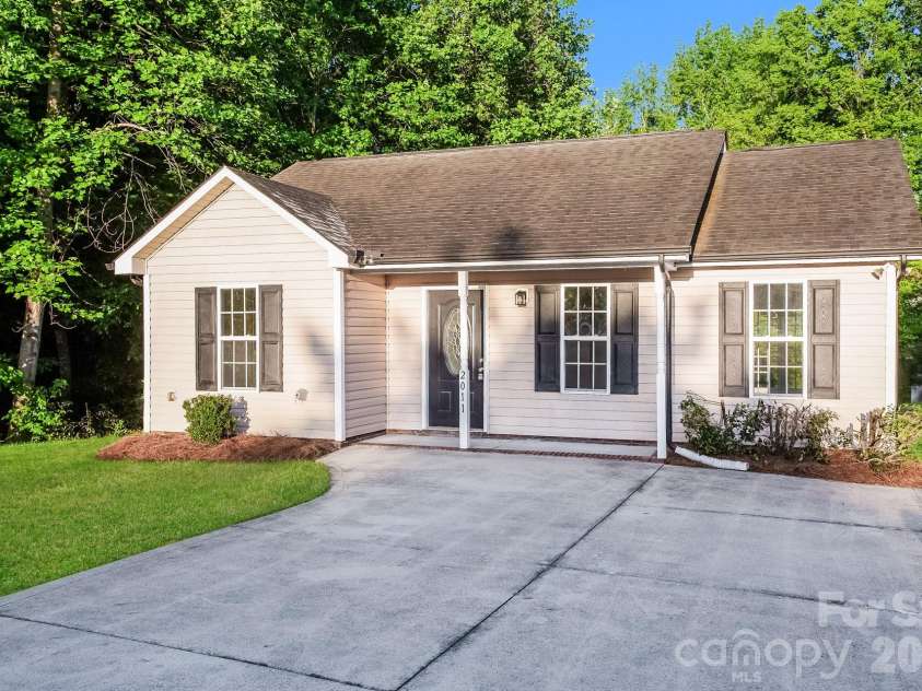 2011 Samantha Drive, Kannapolis, NC 28083.  MLS# CAR4370123, YatesRealty ID 14209. 