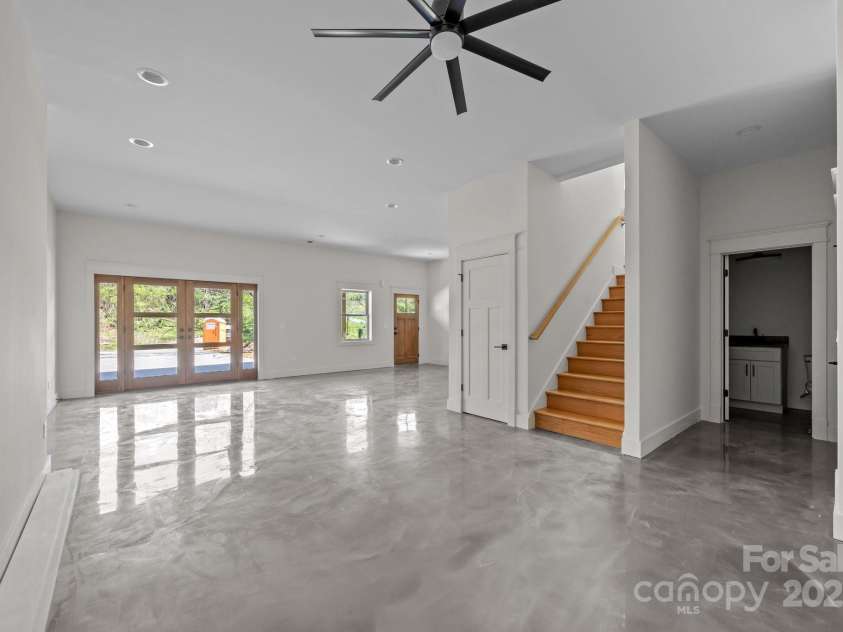 93 Glendale Avenue, Asheville, NC 28803.  MLS# CAR4234072, YatesRealty ID 1421. Lower level with full bath