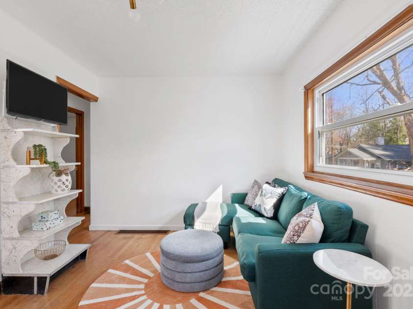 22 Jarrett Street, Asheville, NC 28806.  MLS# CAR4238160, YatesRealty ID 14210. Cozy Living Room
