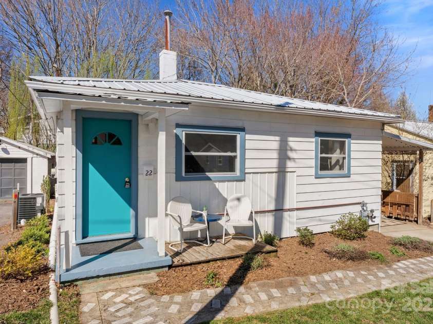 22 Jarrett Street, Asheville, NC 28806.  MLS# CAR4238160, YatesRealty ID 14210. Cute Walkway to Front Door