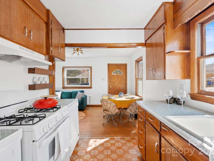 22 Jarrett Street, Asheville, NC 28806.  MLS# CAR4238160, YatesRealty ID 14210. Gas Stove + New Dishwasher