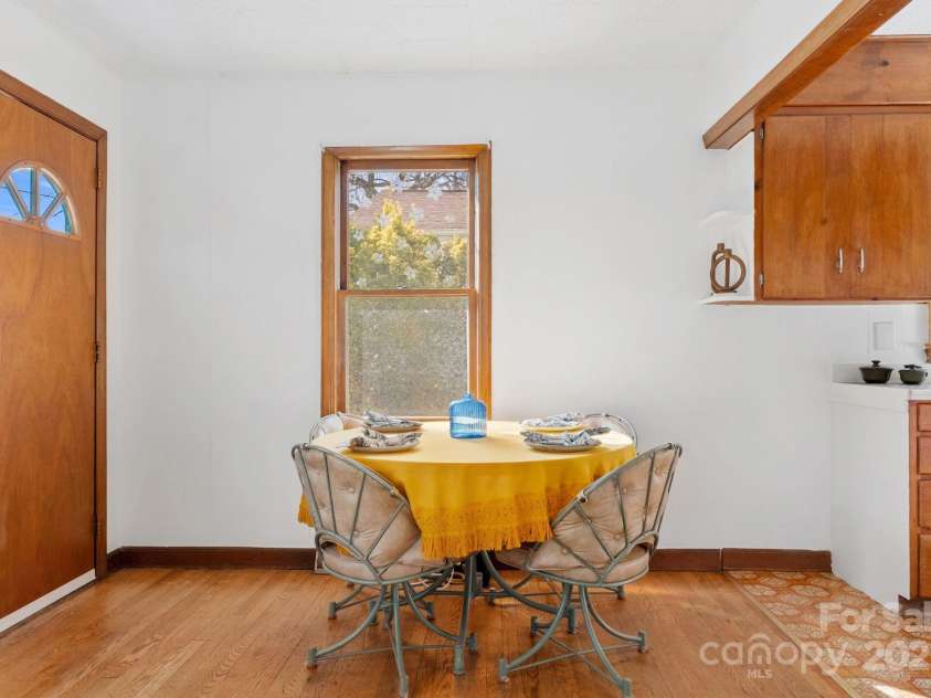 22 Jarrett Street, Asheville, NC 28806.  MLS# CAR4238160, YatesRealty ID 14210. Great Dining Space