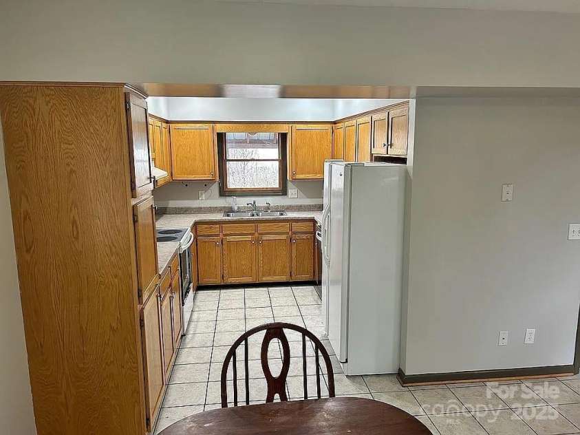 993 Old Marshall Highway, Asheville, NC 28804.  MLS# CAR4215158, YatesRealty ID 14211. 