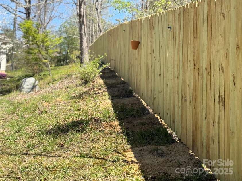 993 Old Marshall Highway, Asheville, NC 28804.  MLS# CAR4215158, YatesRealty ID 14211. 