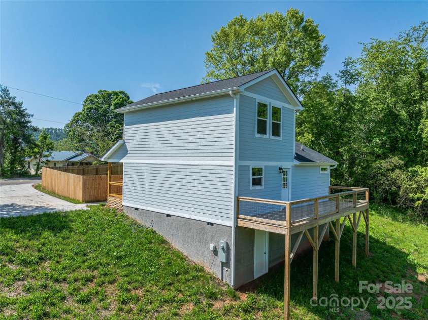 140 Murphy Hill Road, Weaverville, NC 28787.  MLS# CAR4252060, YatesRealty ID 14212. 