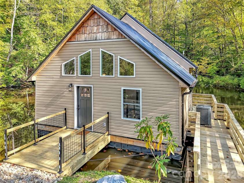 535 Hemlock Loop, Maggie Valley, NC 28751.  MLS# CAR4373027, YatesRealty ID 14213. 