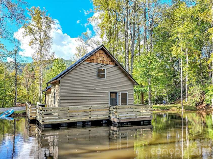 535 Hemlock Loop, Maggie Valley, NC 28751.  MLS# CAR4373027, YatesRealty ID 14213. 