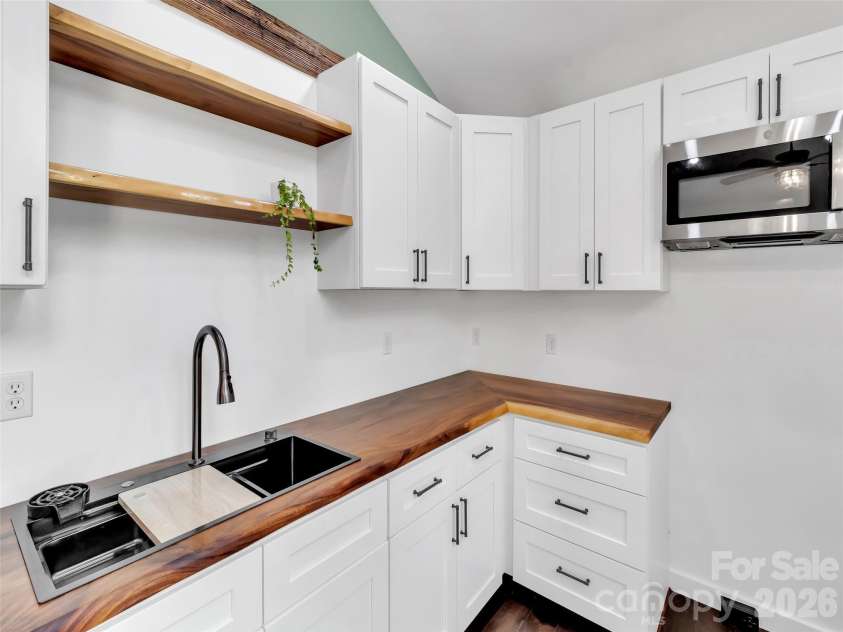 535 Hemlock Loop, Maggie Valley, NC 28751.  MLS# CAR4373027, YatesRealty ID 14213. 