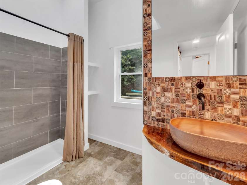 535 Hemlock Loop, Maggie Valley, NC 28751.  MLS# CAR4373027, YatesRealty ID 14213. 