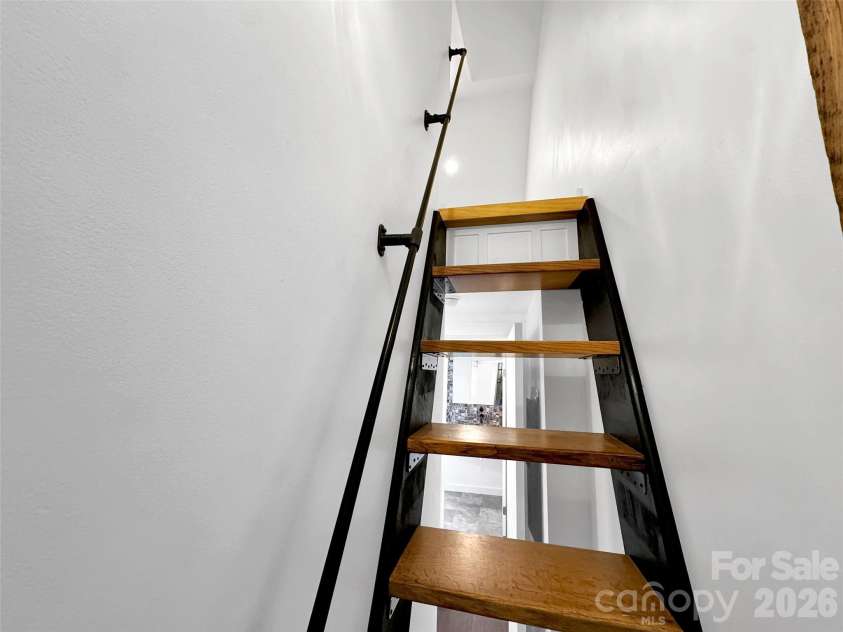 535 Hemlock Loop, Maggie Valley, NC 28751.  MLS# CAR4373027, YatesRealty ID 14213. 