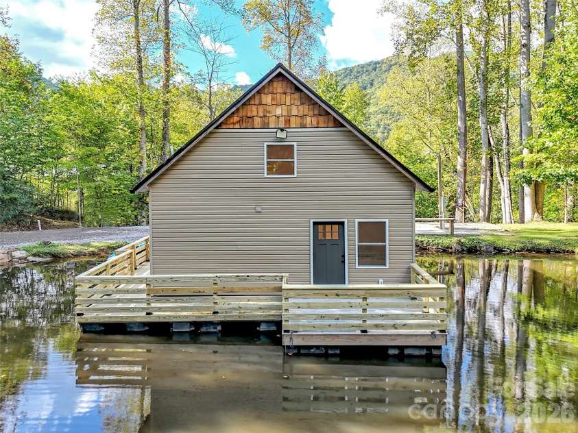 535 Hemlock Loop, Maggie Valley, NC 28751.  MLS# CAR4373027, YatesRealty ID 14213. 