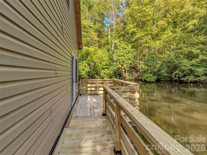 535 Hemlock Loop, Maggie Valley, NC 28751.  MLS# CAR4373027, YatesRealty ID 14213. 