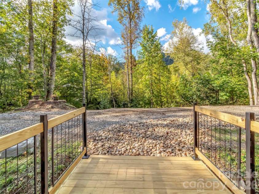 535 Hemlock Loop, Maggie Valley, NC 28751.  MLS# CAR4373027, YatesRealty ID 14213. 