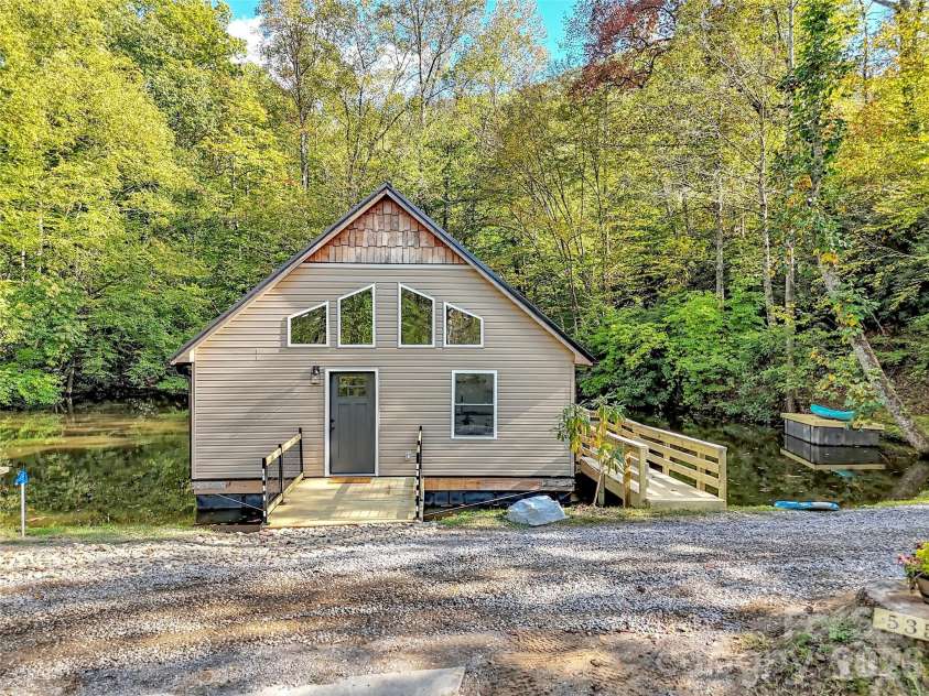 535 Hemlock Loop, Maggie Valley, NC 28751.  MLS# CAR4373027, YatesRealty ID 14213. 