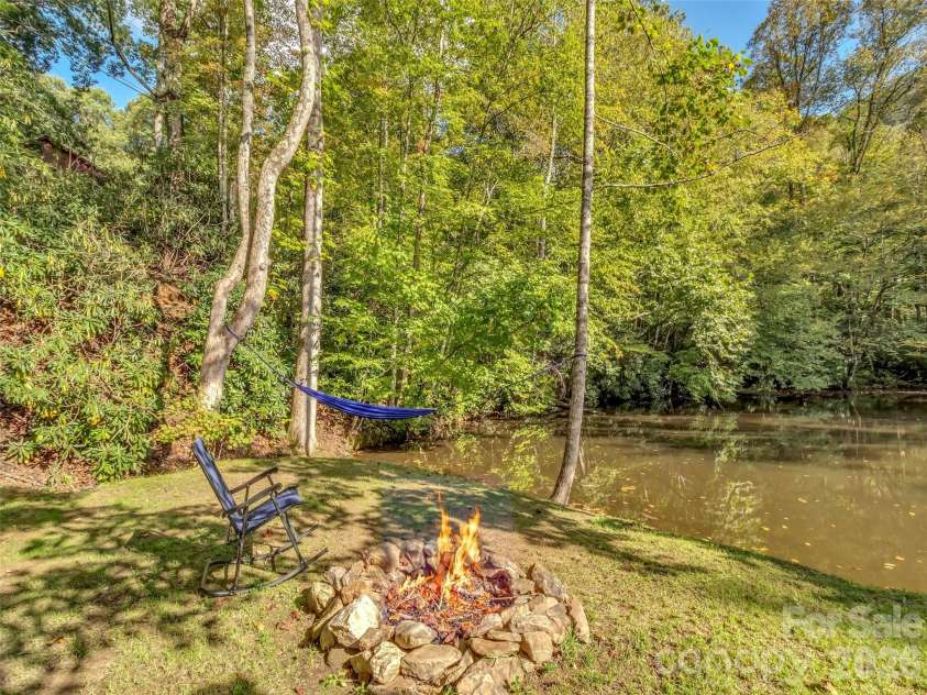 535 Hemlock Loop, Maggie Valley, NC 28751.  MLS# CAR4373027, YatesRealty ID 14213. 
