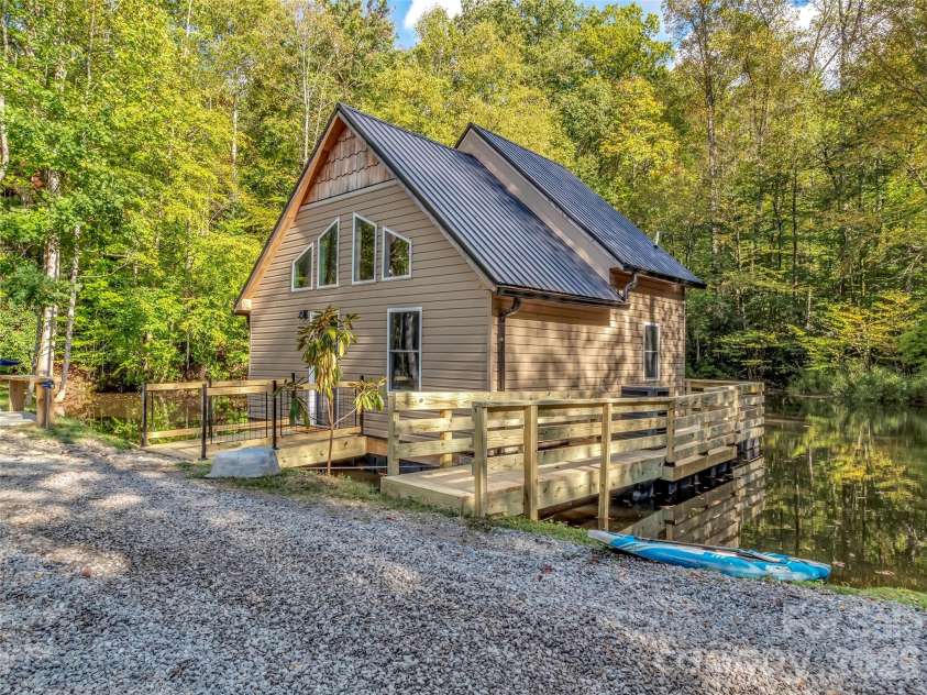 535 Hemlock Loop, Maggie Valley, NC 28751.  MLS# CAR4373027, YatesRealty ID 14213. 