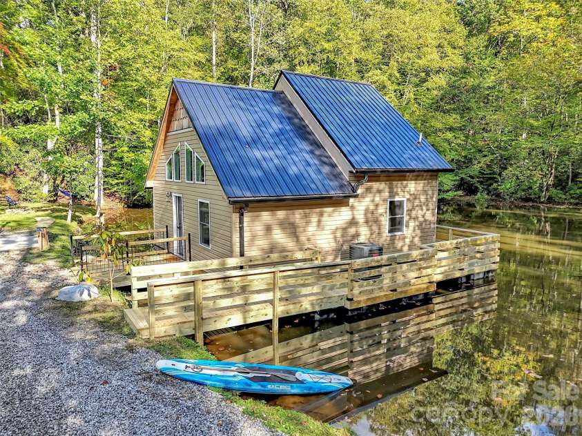 535 Hemlock Loop, Maggie Valley, NC 28751.  MLS# CAR4373027, YatesRealty ID 14213. 
