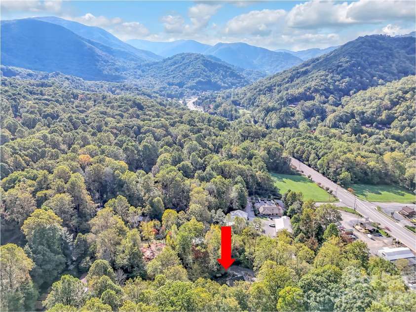535 Hemlock Loop, Maggie Valley, NC 28751.  MLS# CAR4373027, YatesRealty ID 14213. 