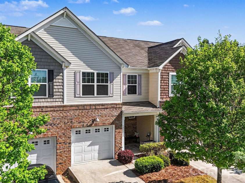 3297 Yarmouth Lane, Gastonia, NC 28056.  MLS# CAR4371230, YatesRealty ID 14214. 