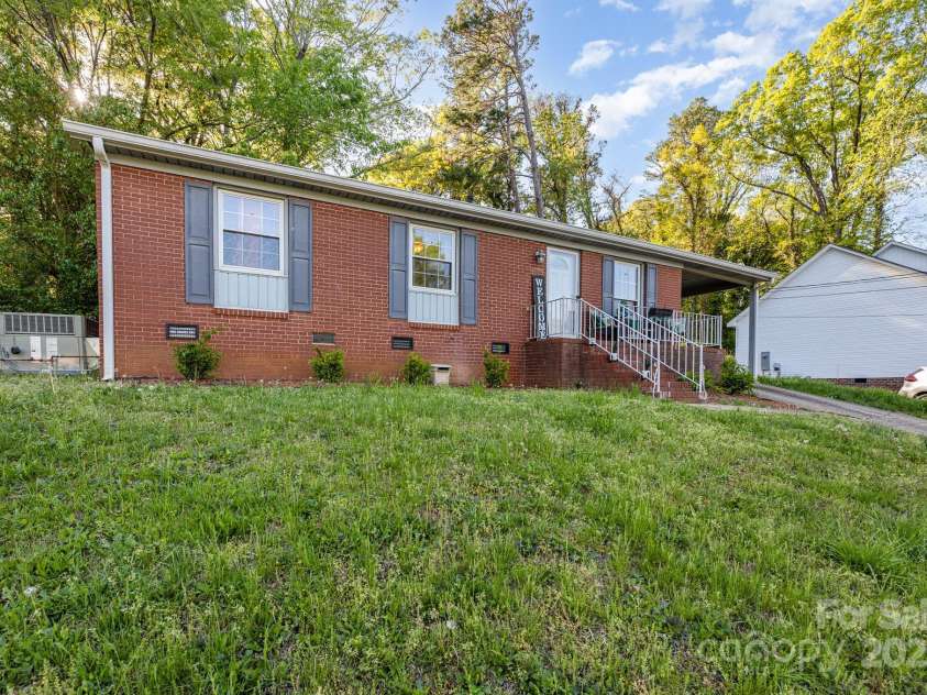1131 Laurel Street, Salisbury, NC 28144.  MLS# CAR4246345, YatesRealty ID 14215. 