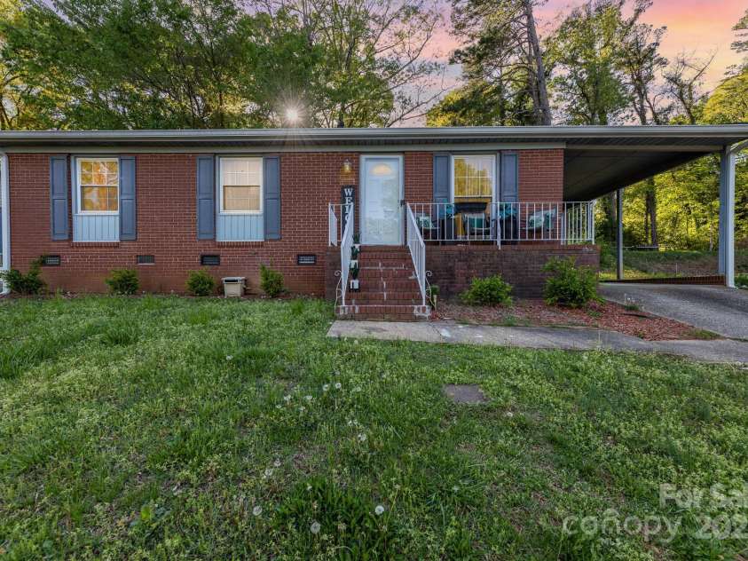 1131 Laurel Street, Salisbury, NC 28144.  MLS# CAR4246345, YatesRealty ID 14215. 