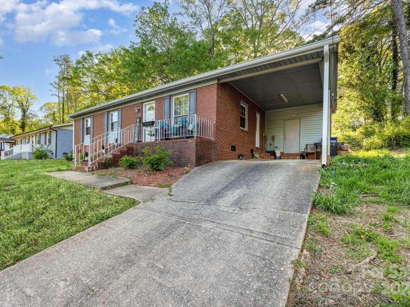 1131 Laurel Street, Salisbury, NC 28144.  MLS# CAR4246345, YatesRealty ID 14215. 