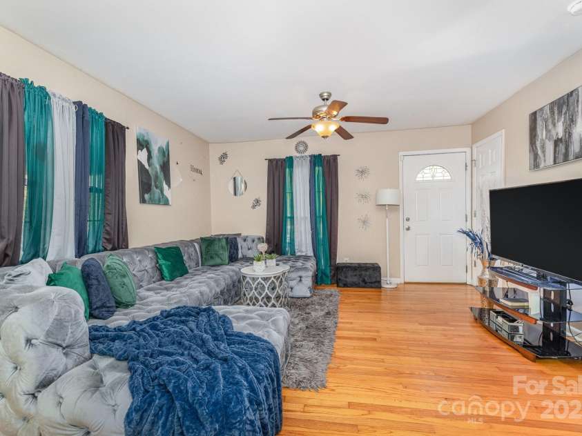 1131 Laurel Street, Salisbury, NC 28144.  MLS# CAR4246345, YatesRealty ID 14215. 