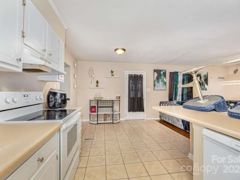 1131 Laurel Street, Salisbury, NC 28144.  MLS# CAR4246345, YatesRealty ID 14215. 
