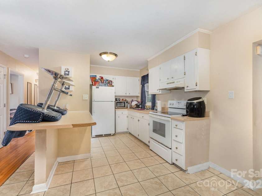 1131 Laurel Street, Salisbury, NC 28144.  MLS# CAR4246345, YatesRealty ID 14215. 
