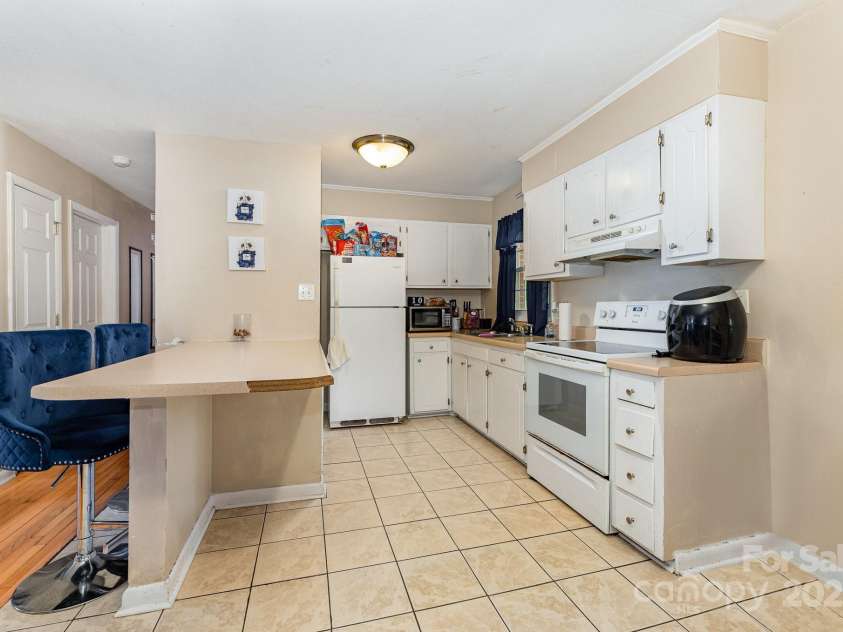 1131 Laurel Street, Salisbury, NC 28144.  MLS# CAR4246345, YatesRealty ID 14215. 