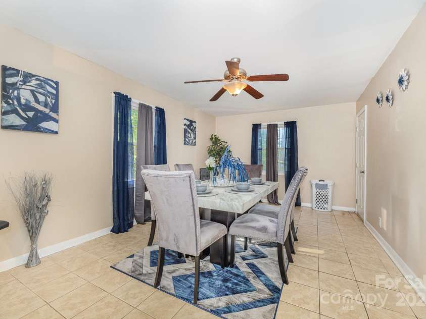 1131 Laurel Street, Salisbury, NC 28144.  MLS# CAR4246345, YatesRealty ID 14215. Great flex space for either a dining room or family room.
