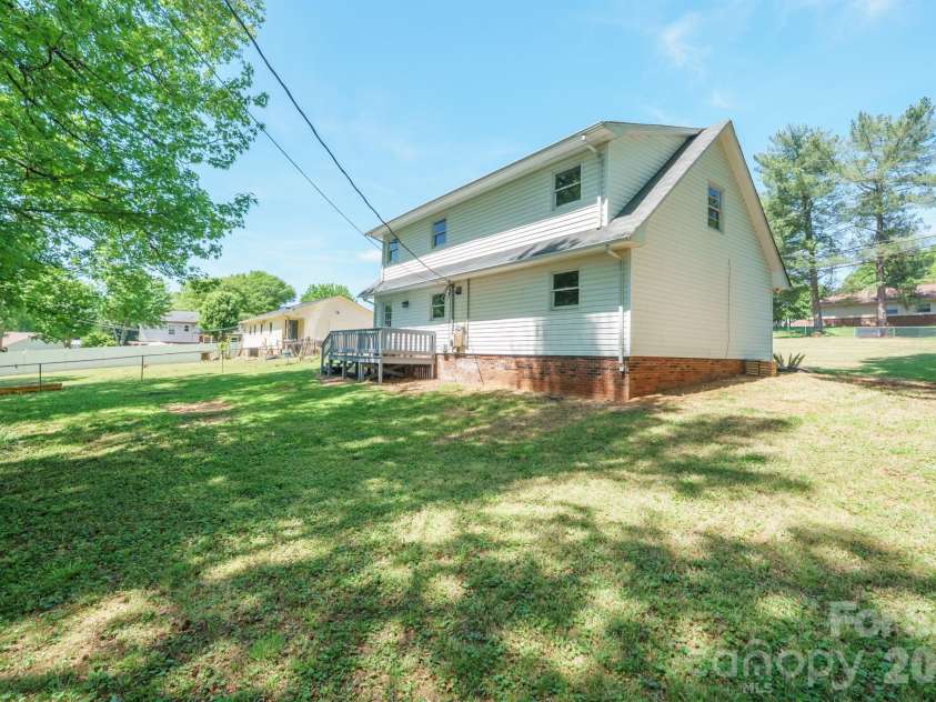 806 Laurel Street, Lincolnton, NC 28092.  MLS# CAR4370329, YatesRealty ID 14215. 