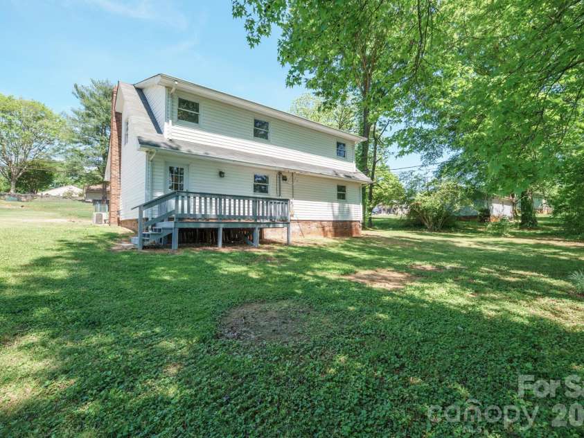 806 Laurel Street, Lincolnton, NC 28092.  MLS# CAR4370329, YatesRealty ID 14215. 