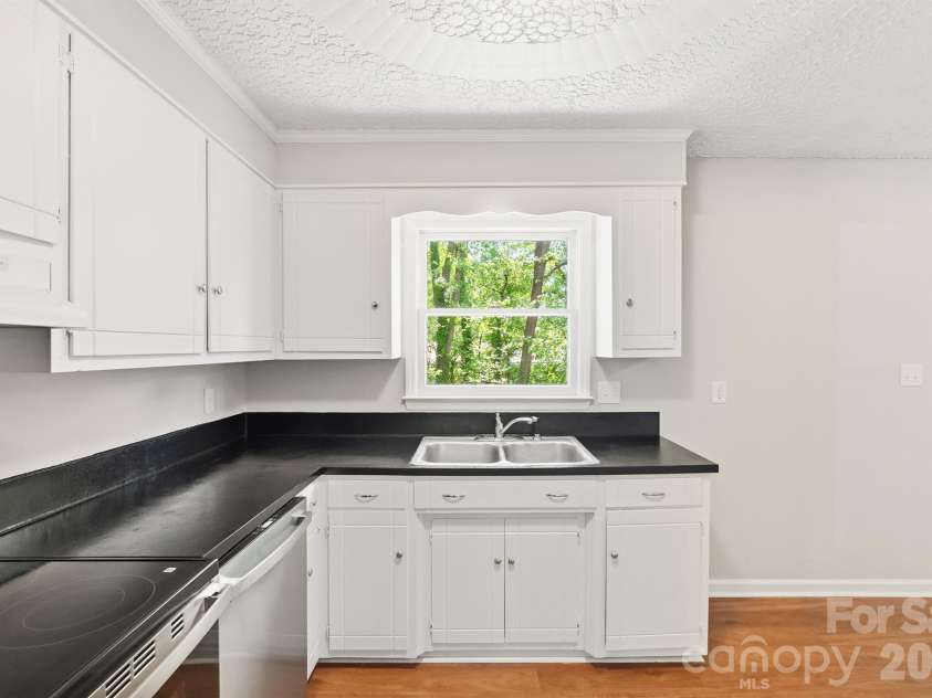 806 Laurel Street, Lincolnton, NC 28092.  MLS# CAR4370329, YatesRealty ID 14215. 