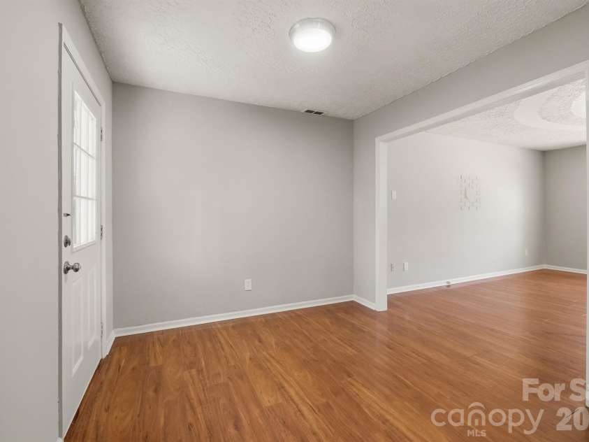 806 Laurel Street, Lincolnton, NC 28092.  MLS# CAR4370329, YatesRealty ID 14215. 