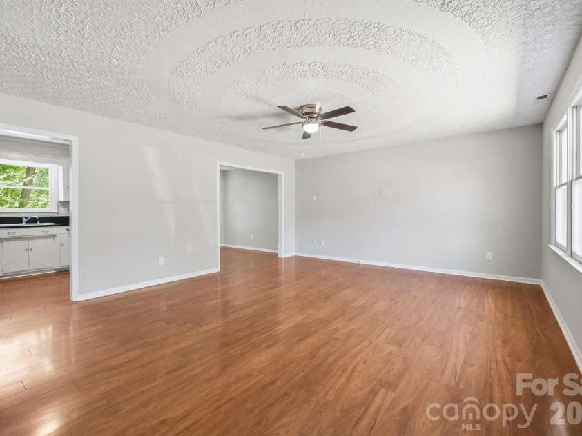 806 Laurel Street, Lincolnton, NC 28092.  MLS# CAR4370329, YatesRealty ID 14215. 