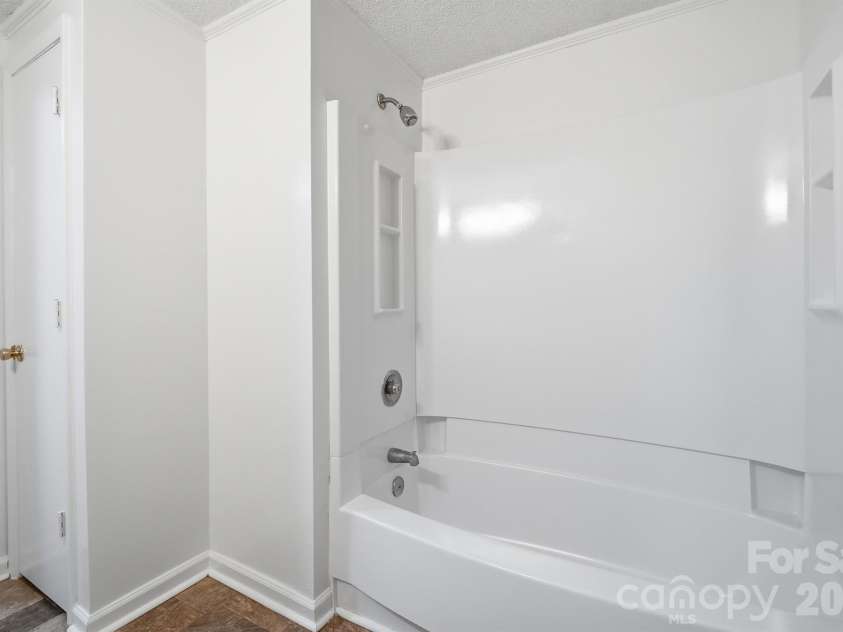 806 Laurel Street, Lincolnton, NC 28092.  MLS# CAR4370329, YatesRealty ID 14215. 
